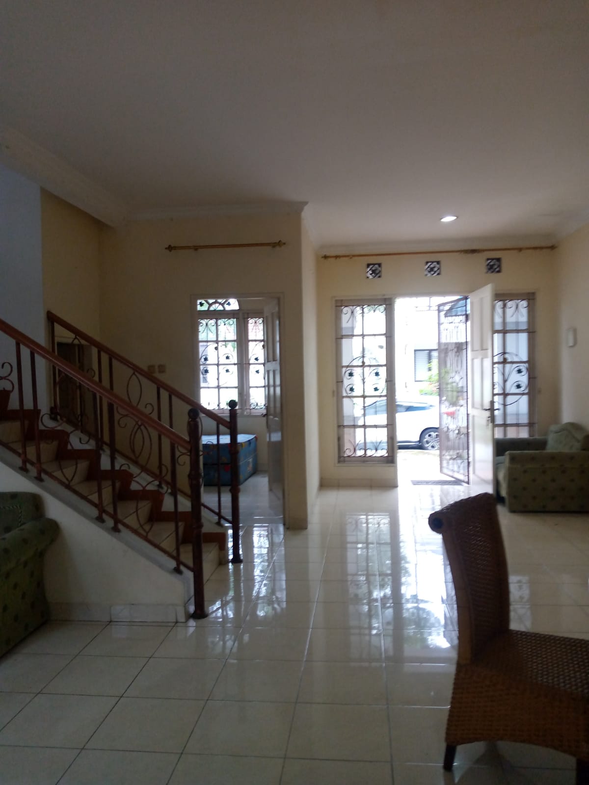 Rumah Disewakan Semi Furnished di Cluster Hawaii Deltamas Cikarang